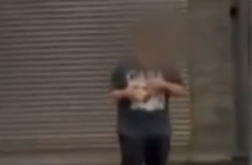 阮经天遭陌生男连续三天清晨按门铃骚扰,拍视频质问对方动机