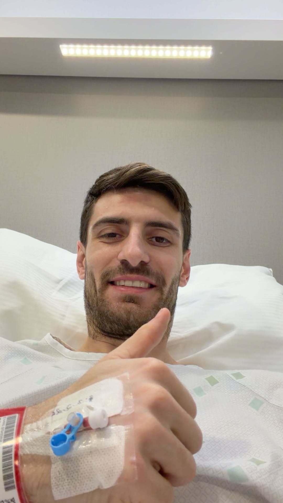 加比亚在伦敦完成腹股沟疝气手术，预计恢复期一个月