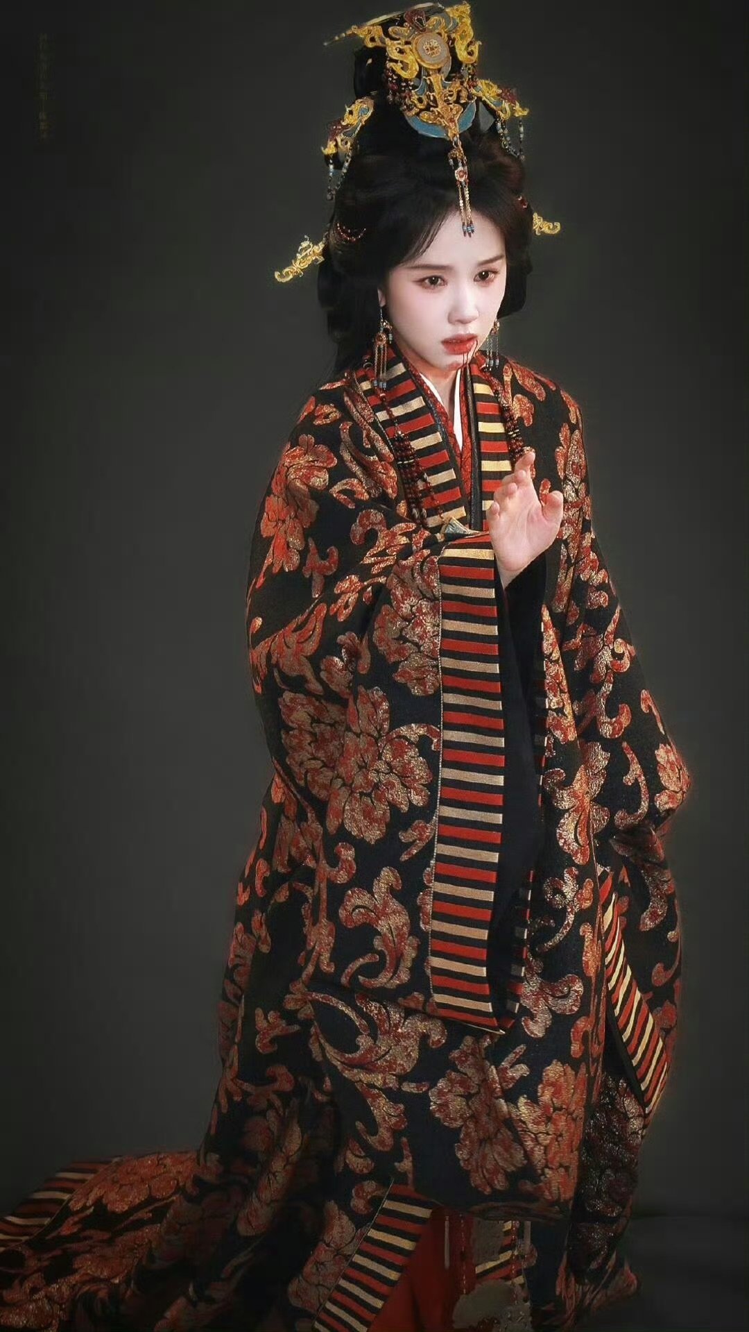 陈都灵出演《翘楚》大女主,清冷骨相适配权谋气场