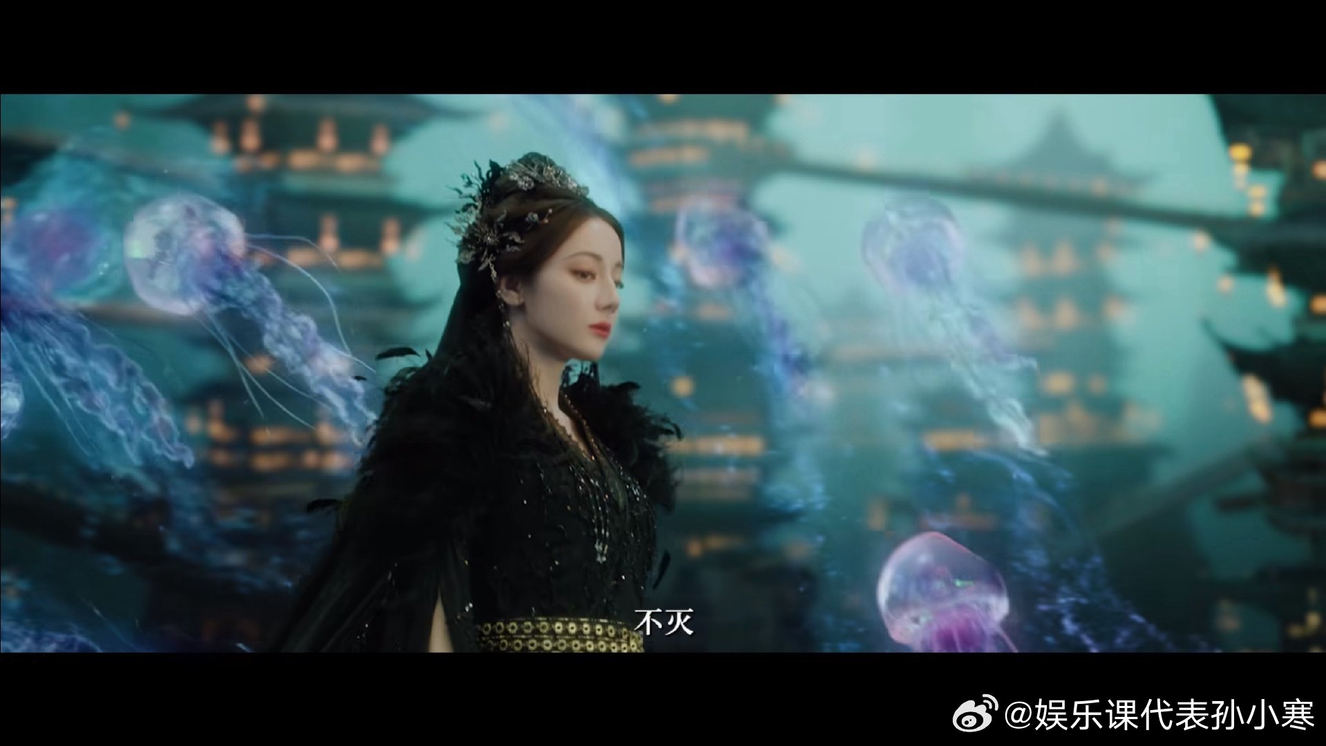 迪丽热巴为《白日提灯》献声旁白