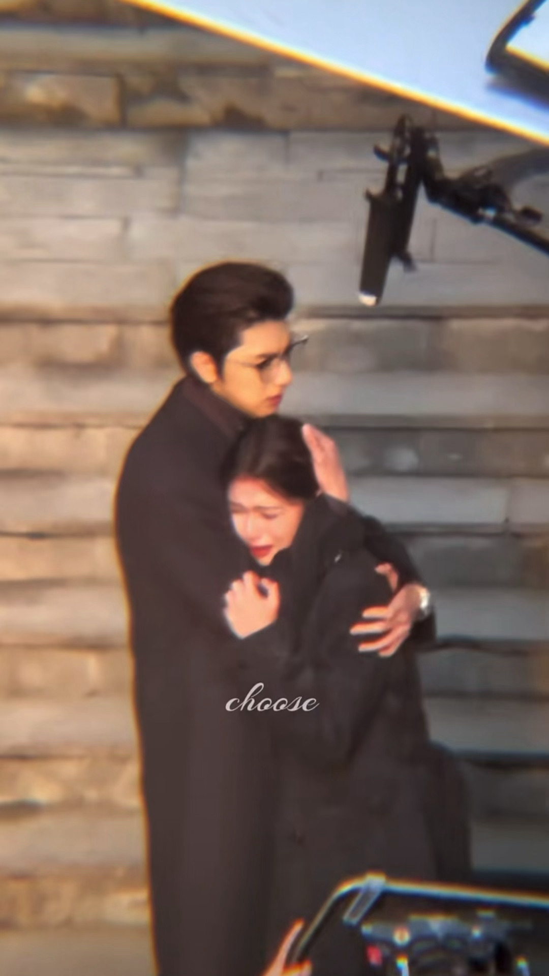 艾米依偎林一怀中哭戏感染力强