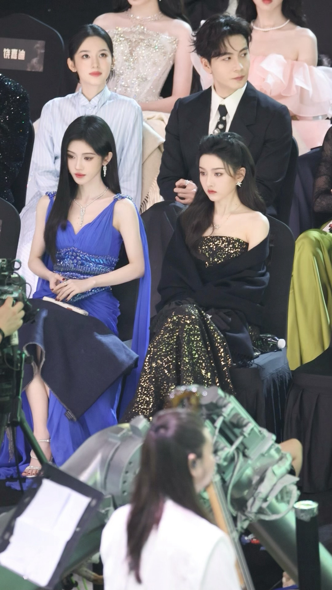 鞠婧祎宋祖儿周也同框亮相