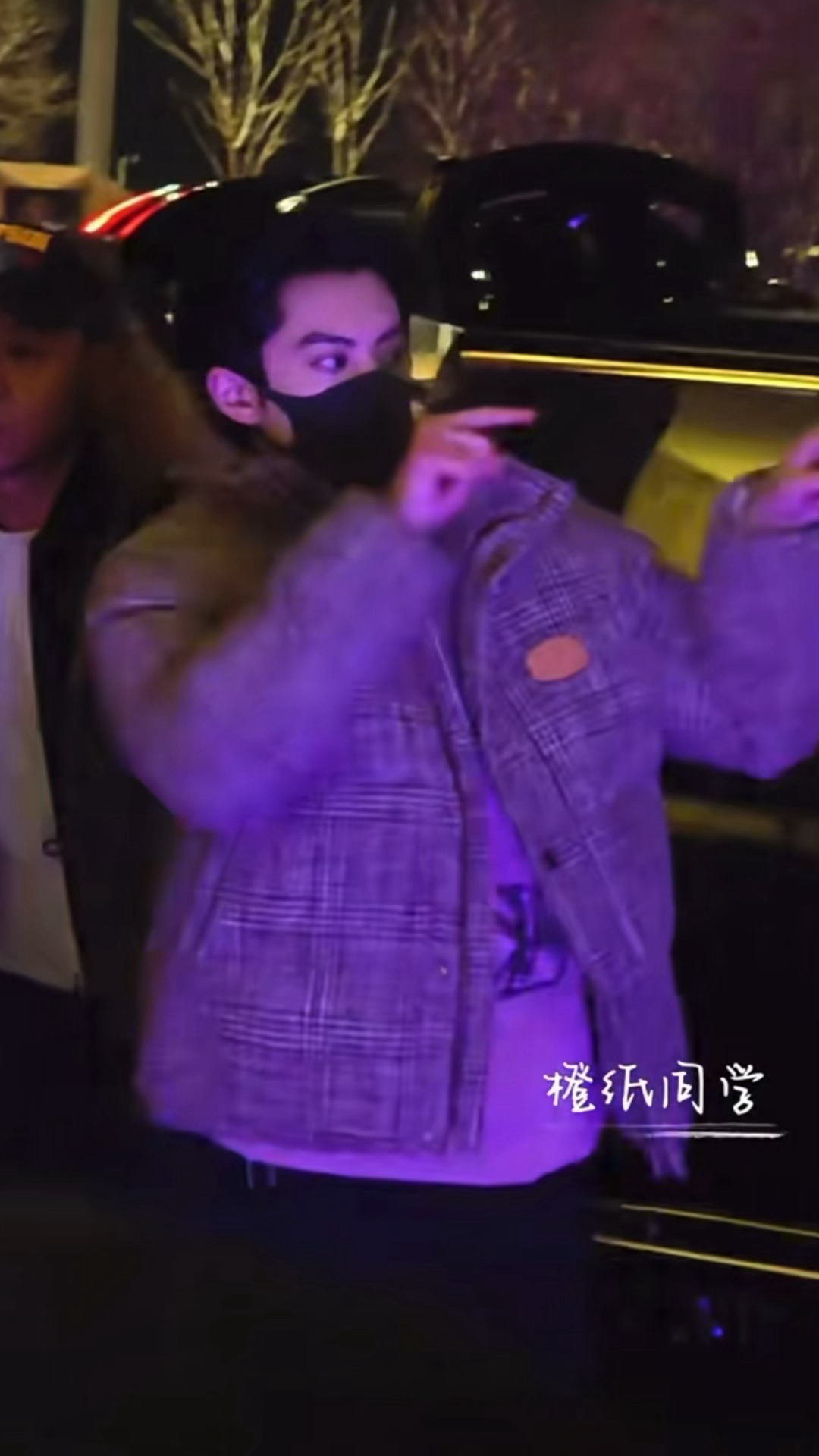 王鹤棣指尖点遍全场粉丝