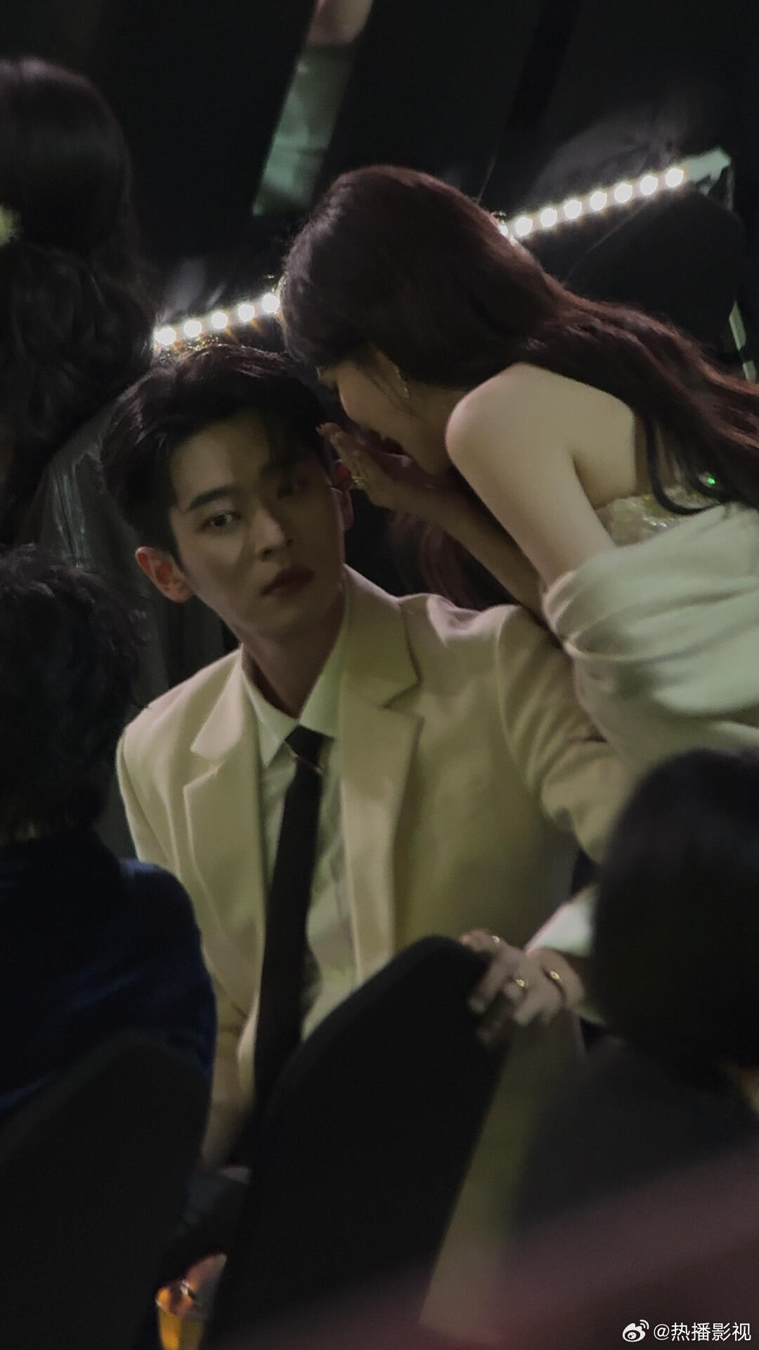 白鹿丞磊现场互动引猜测