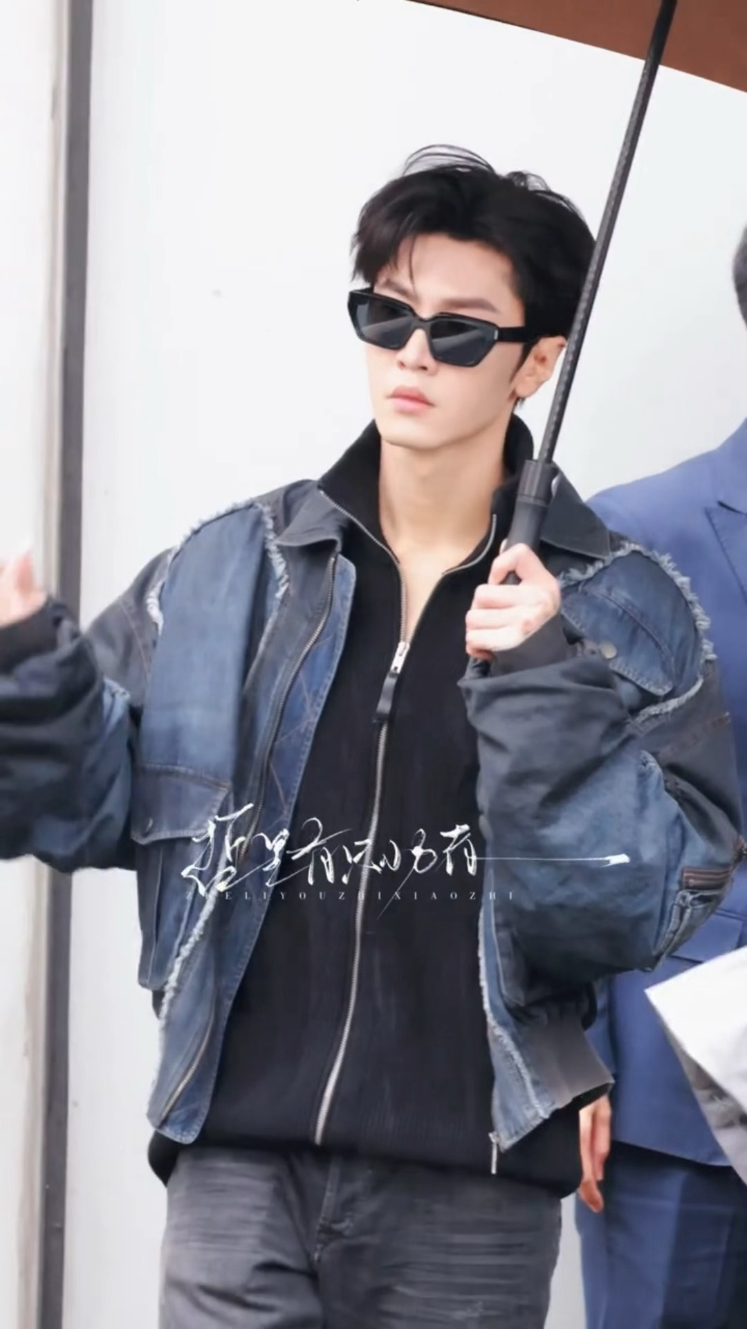 陈哲远冷脸酷哥形象引热议