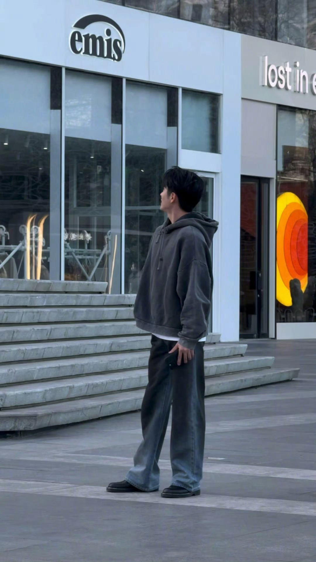 路人偶遇丞磊大赞其清爽少年感