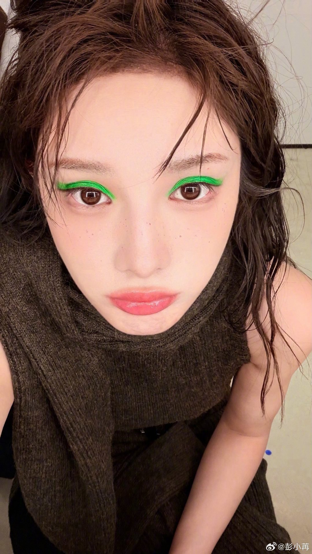 彭小苒大胆妆造惊艳亮相