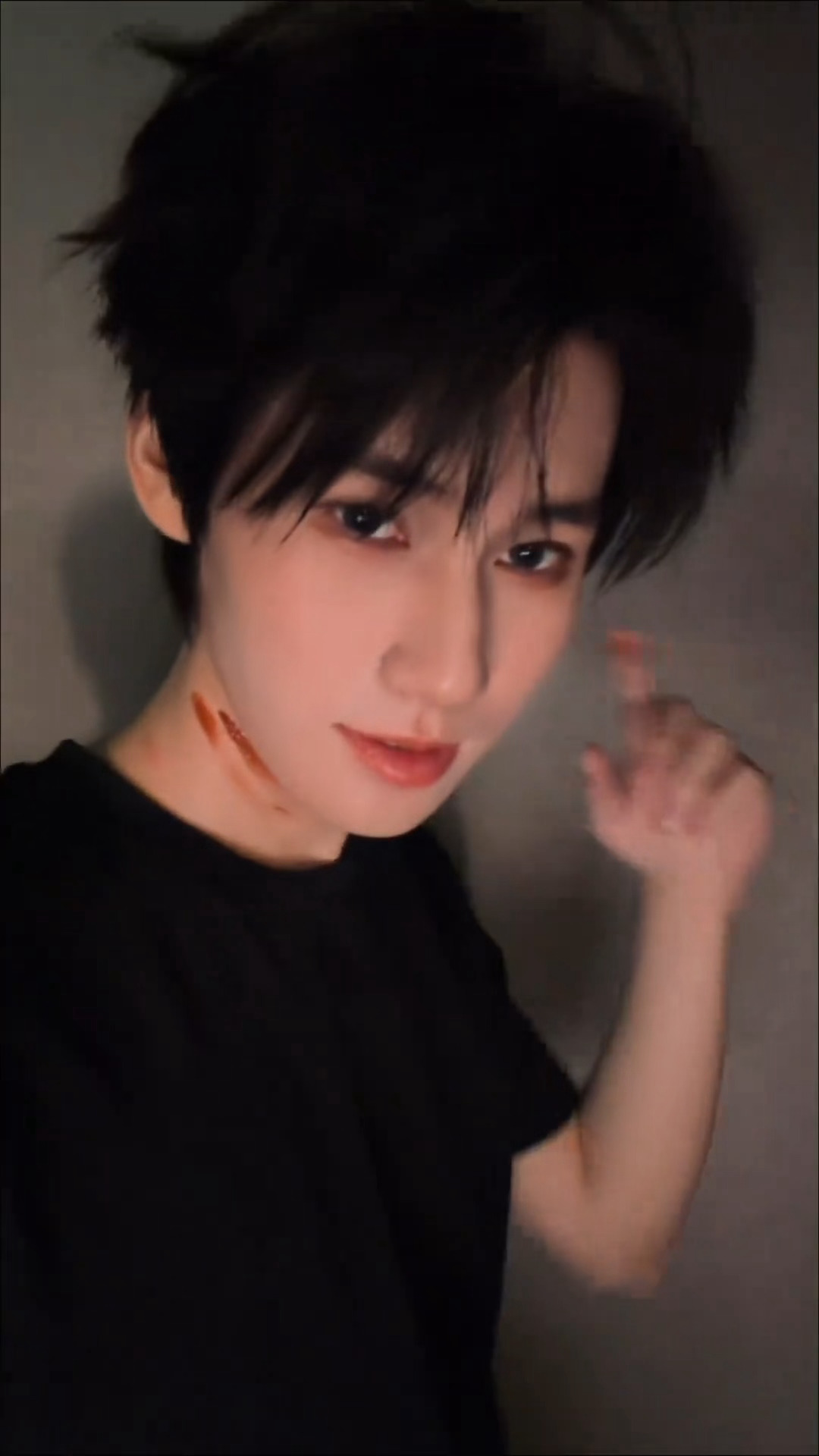 张真源黄明昊苏新皓等九位艺人同框互动