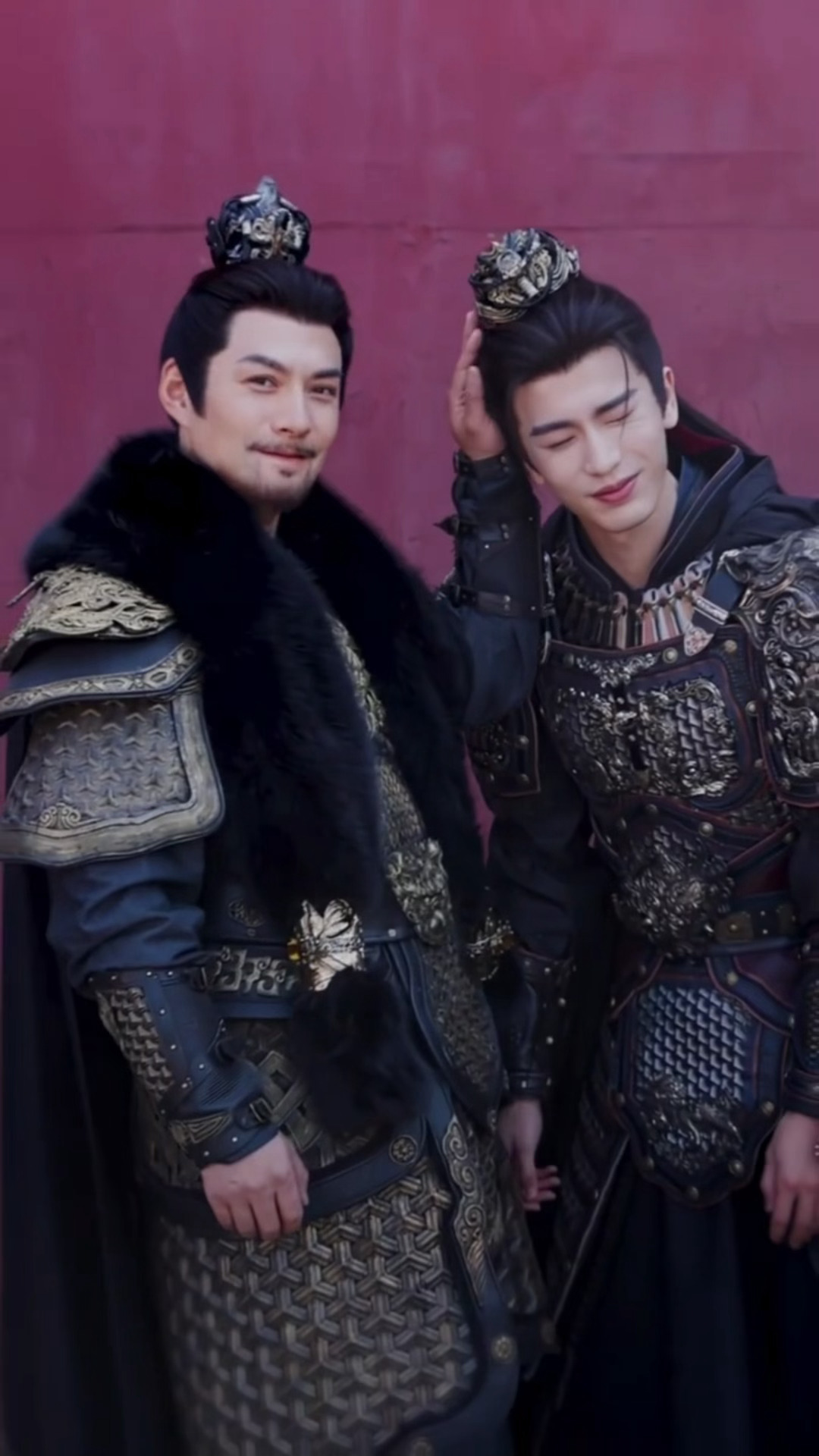 张凌赫严屹宽同框引关注，谢征乖巧互动获赞