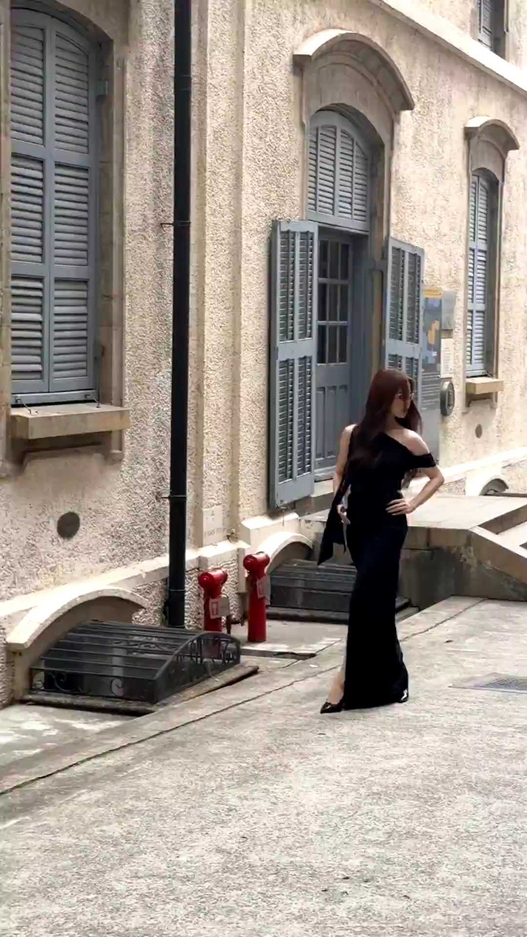 杨超越出片姿势曝光，幕后花絮引热议