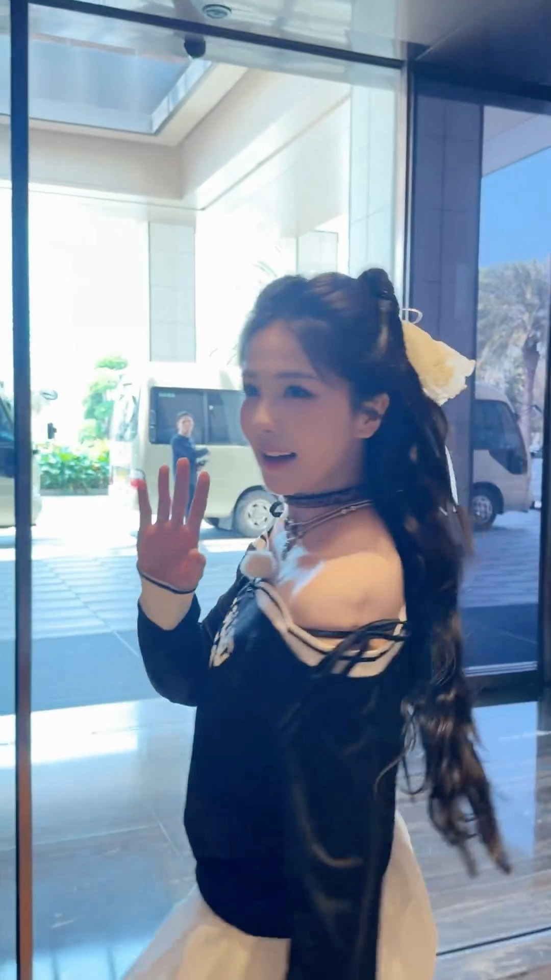 白鹿猫耳蝴蝶结造型萌翻众人