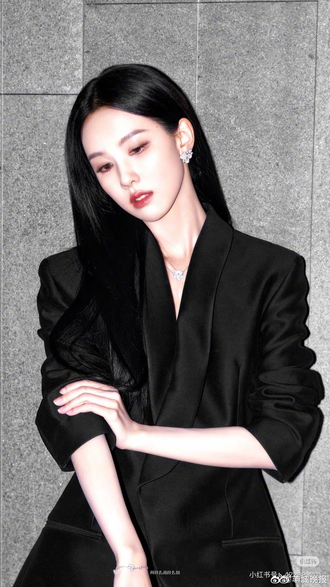 内娱女星西装照大盘点,陈都灵李沁杨紫等穿出飒爽气场