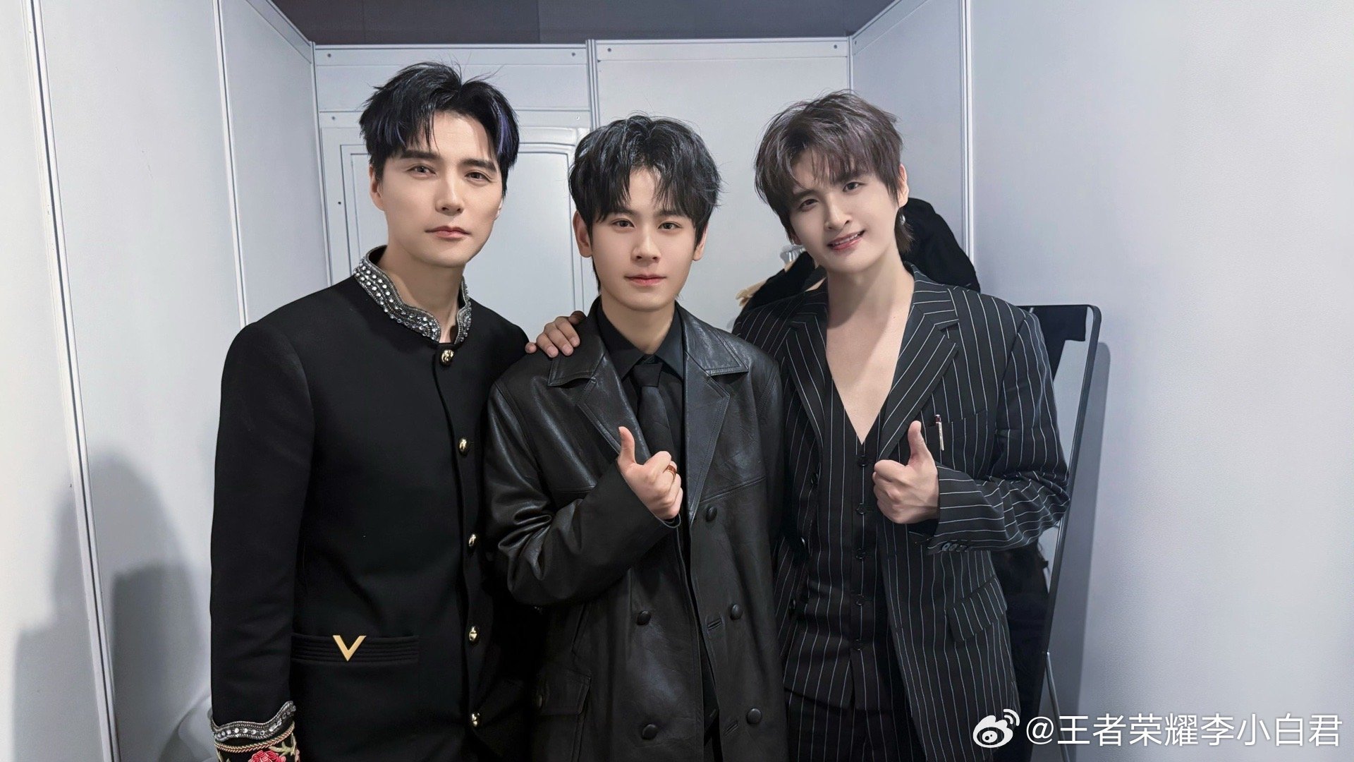 张远阿云嘎同框合影，跨界音乐大师班