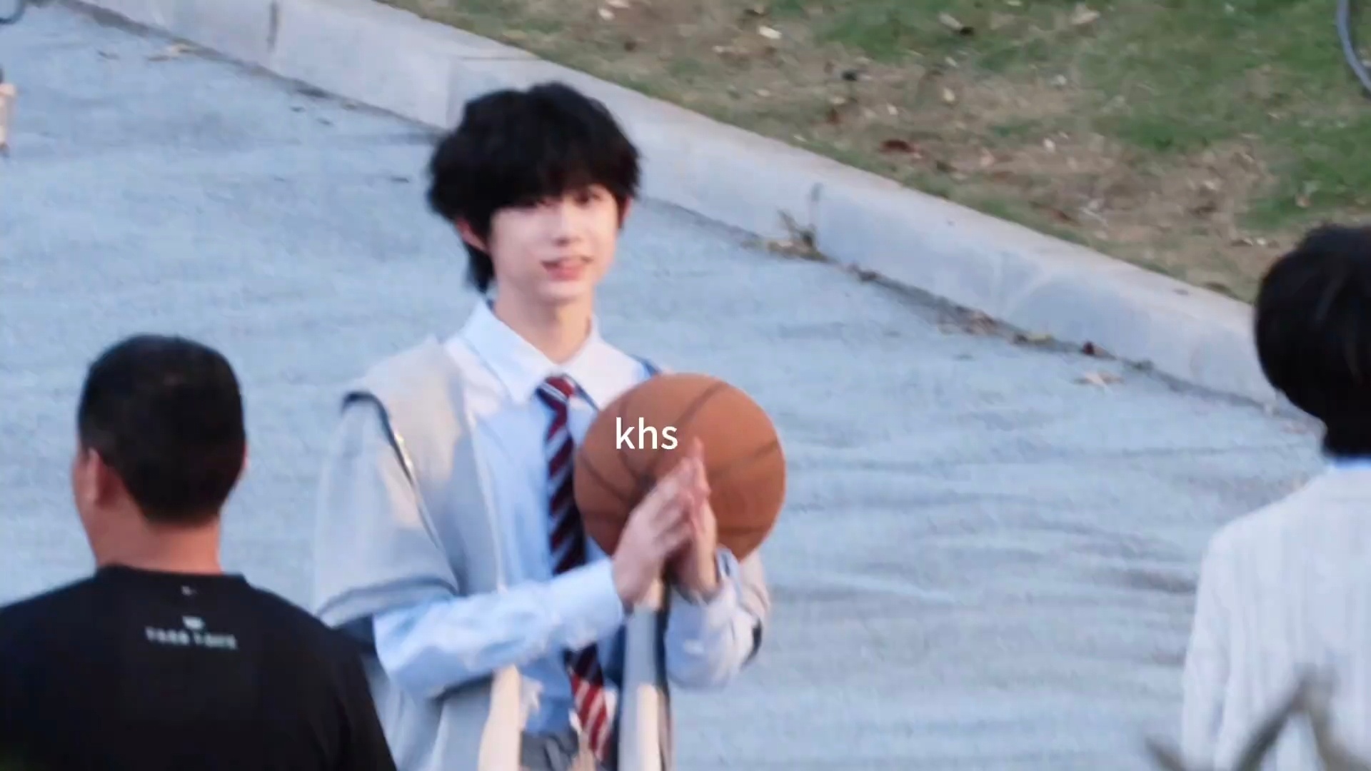 陈奕恒《我们的少年时代2》抱篮球路透曝光