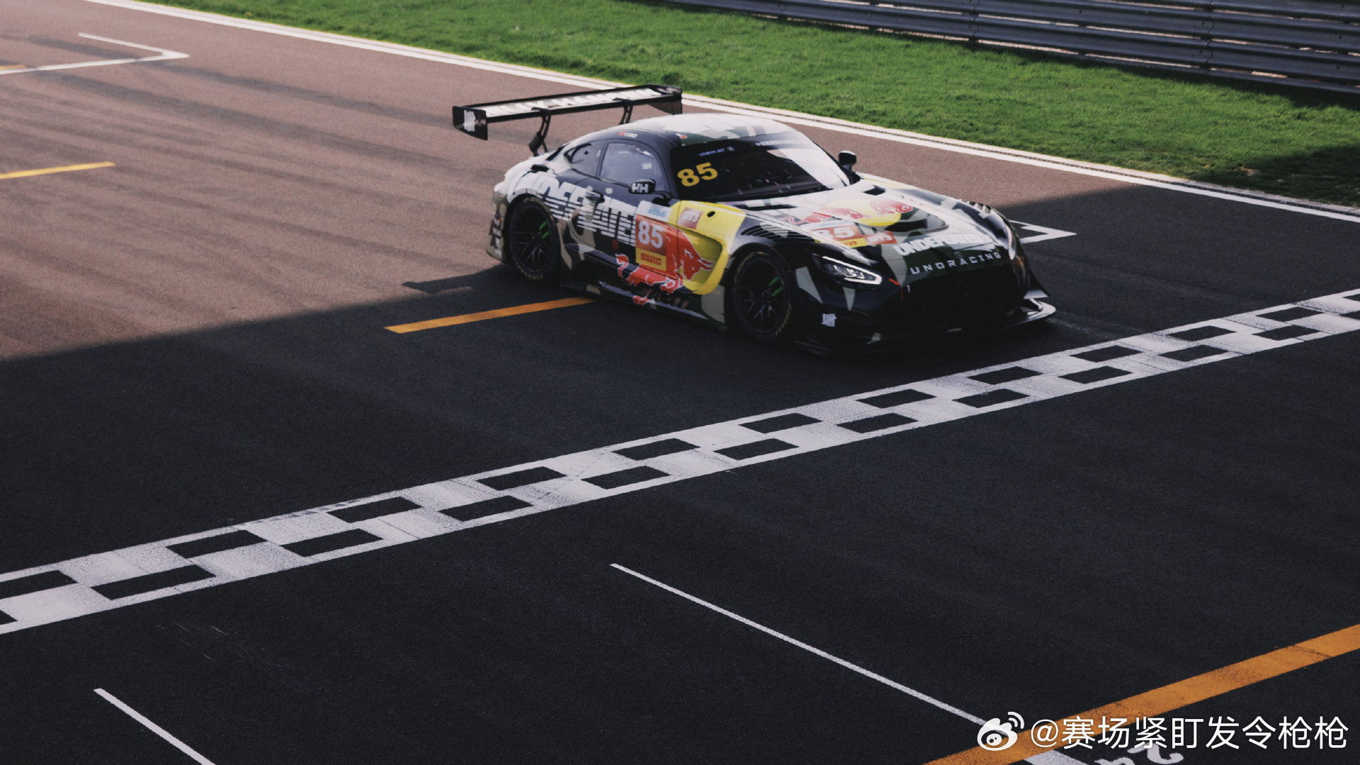 王一博参加85RACING2026赛季季前测试