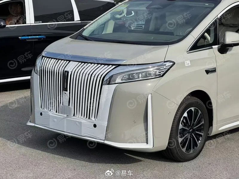 2025成都车展魏牌高山7曝光，搭载Hi4智能四驱