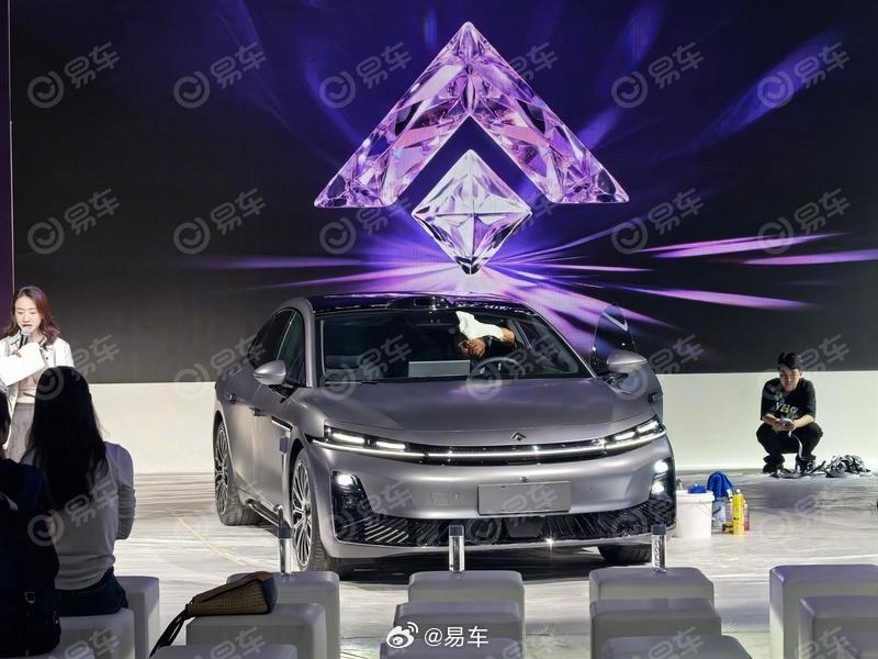 2025成都车展昊铂A800亮相，轴距3020mm配增程动力