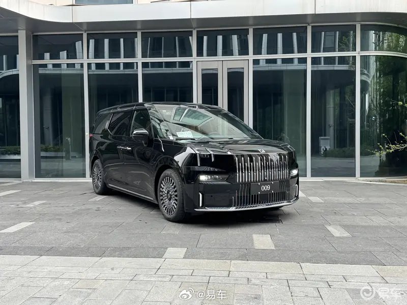 焕新极氪009实车亮相搭载900V高压架构二季度上市