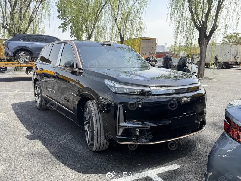 吉利银河M9黑金智曜版亮相北京车展，搭载千里浩瀚H7方案