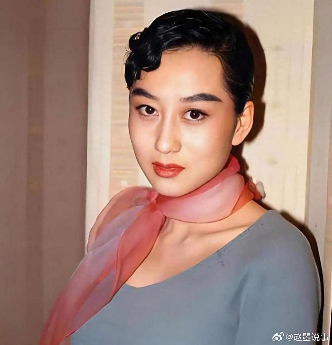 利智两女儿现状引关注，前妻子女成就更胜一筹