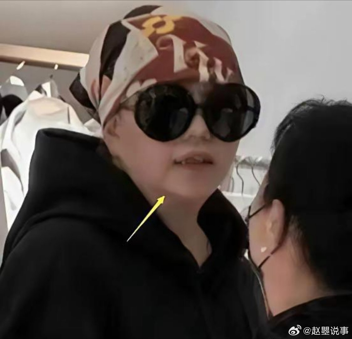 张惠妹日本扫货暴瘦，男友姚小健贴身陪伴