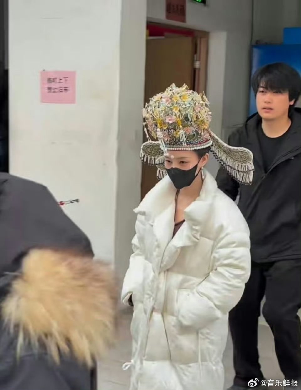 李一桐还原宋朝凤冠妆造引期待