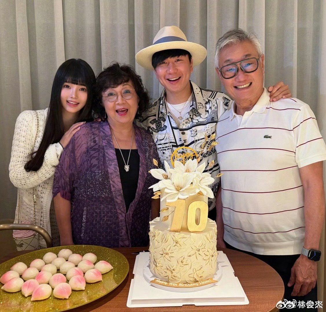 林俊杰带女友为母亲庆生公开恋情