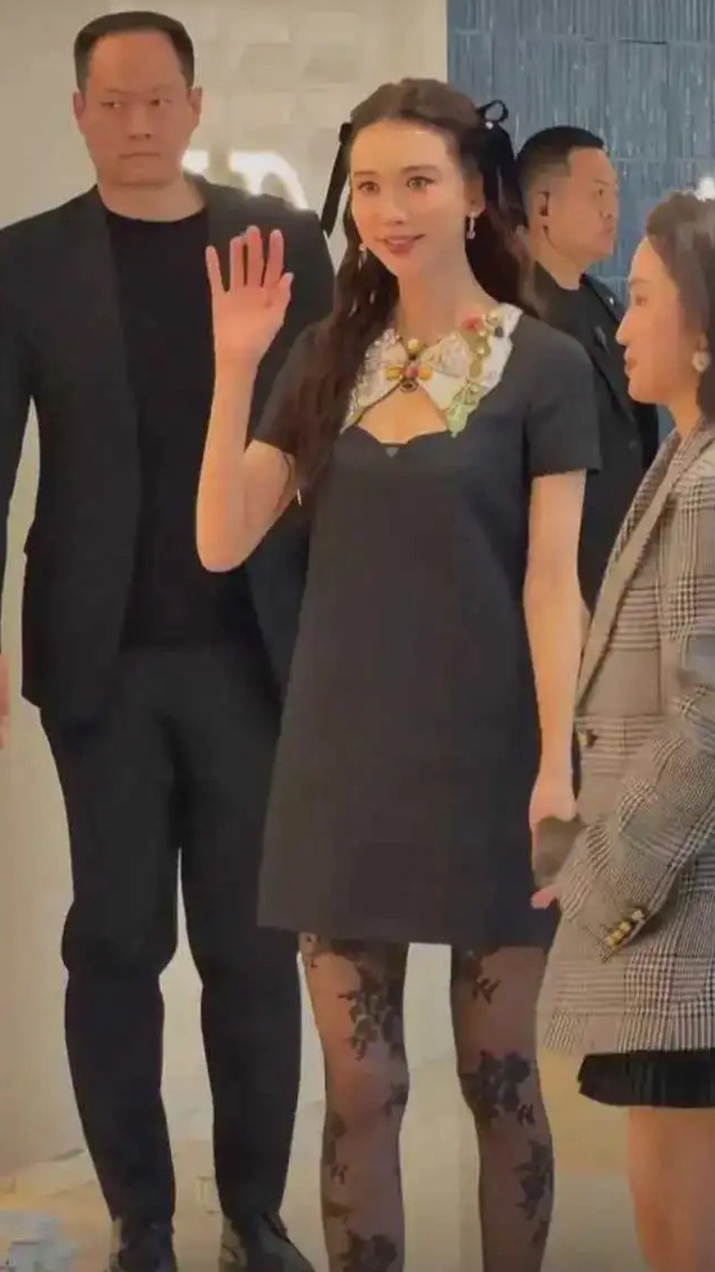 林志玲日系混搭造型引热议，网友评价又老又年轻