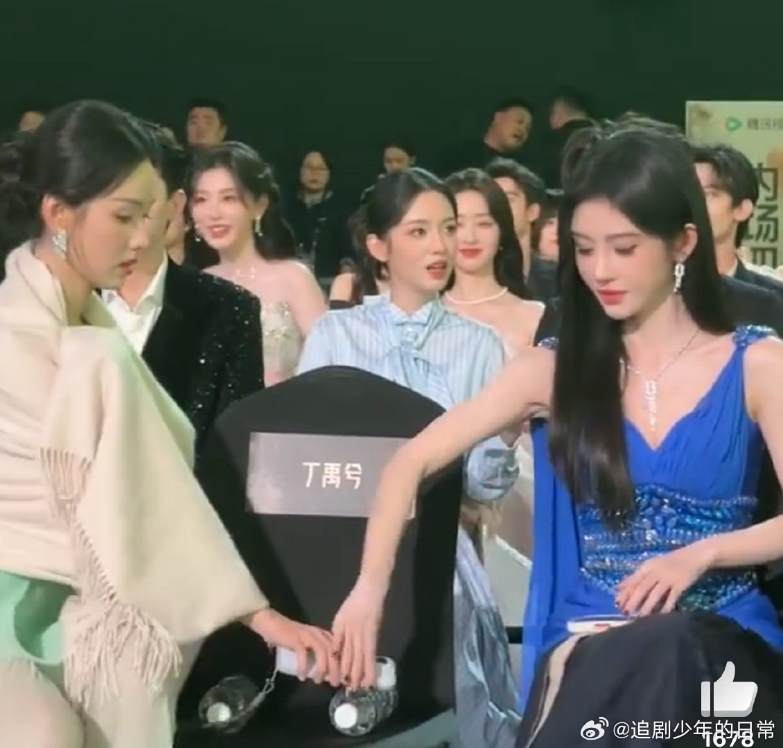 陈都灵鞠婧祎宋祖儿同框互动引热议