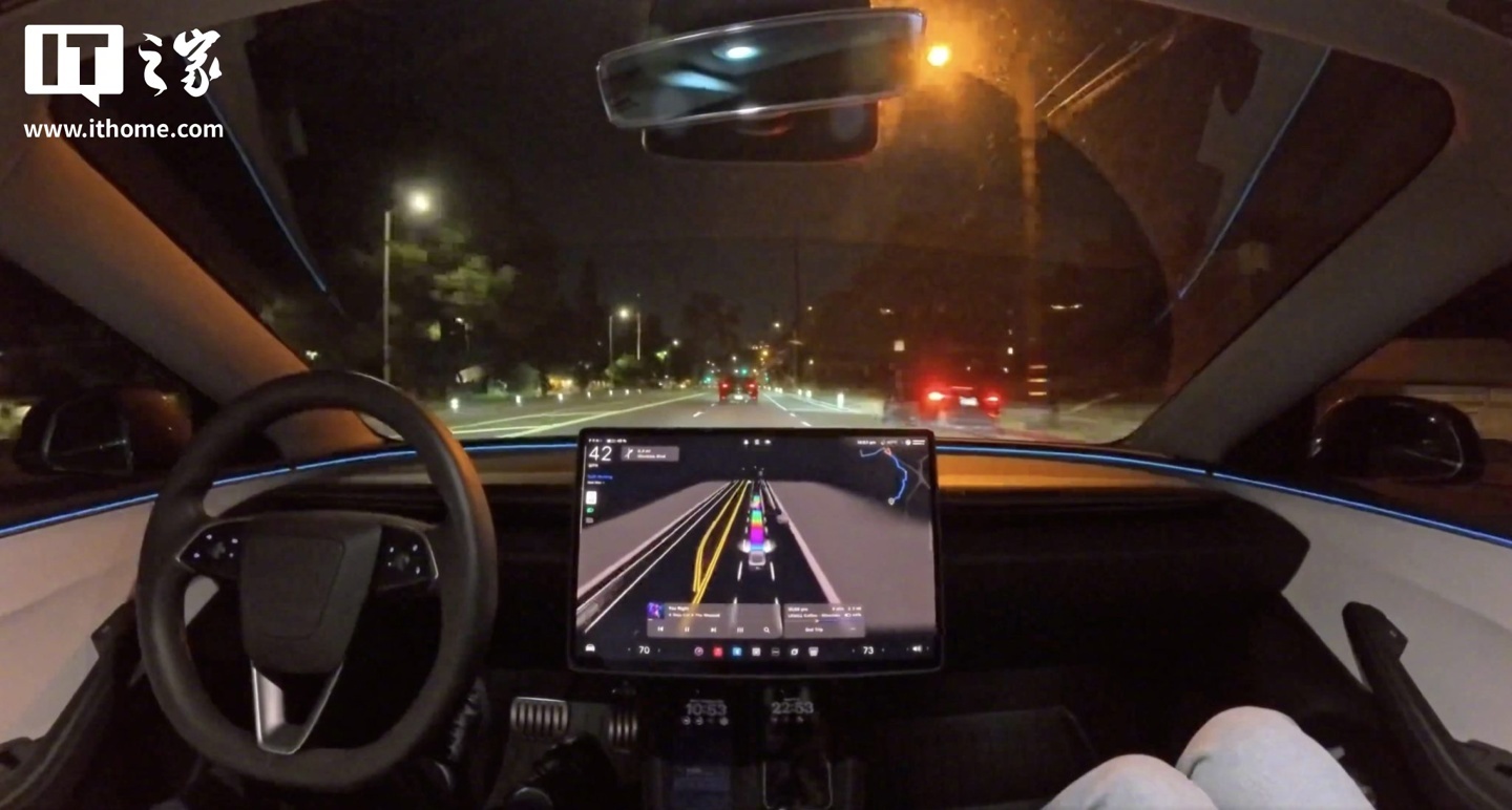 马斯克宣布特斯拉FSD V14.2全面推送，新增疯狂麦克斯模式