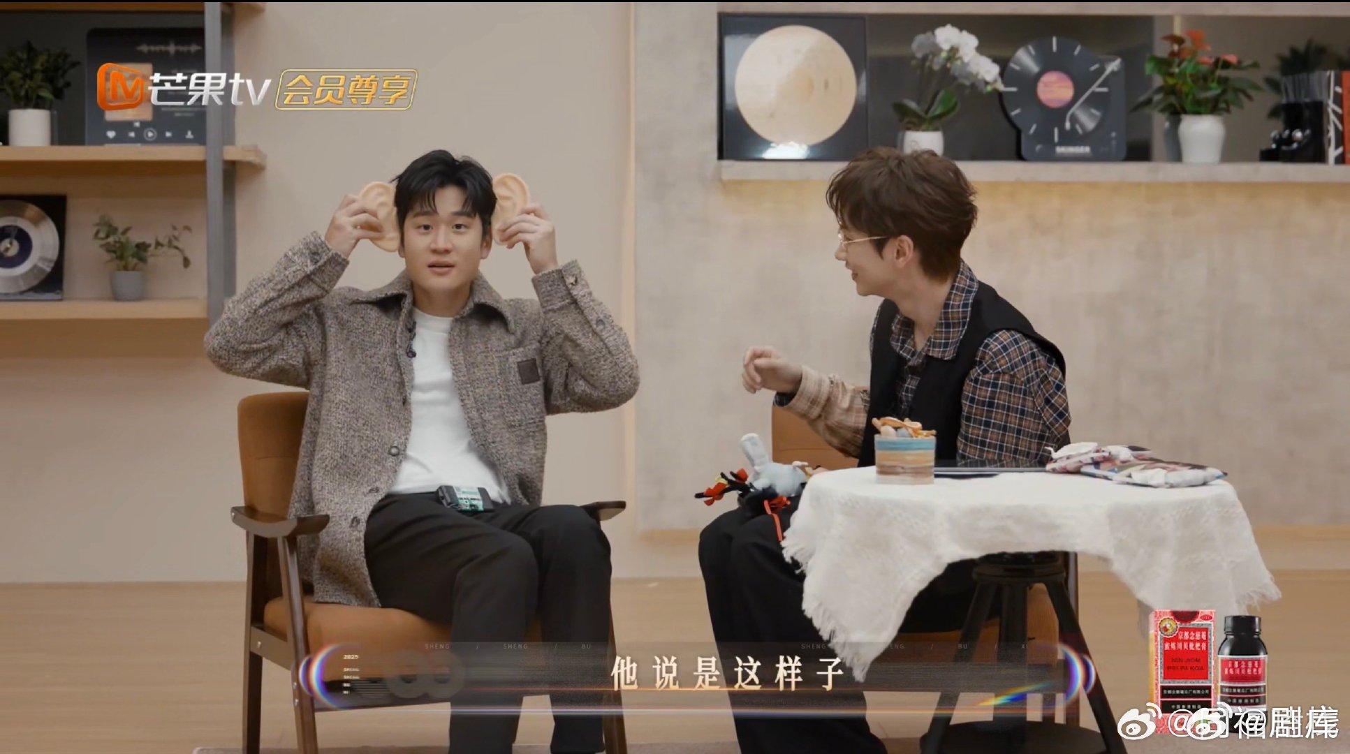 周兴哲戴同款耳膜与泷泷互动，林宥嘉反应真实