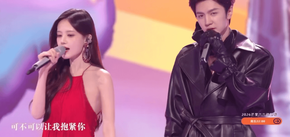 李一桐陈哲远舞台共用麦互动默契和声甜度拉满