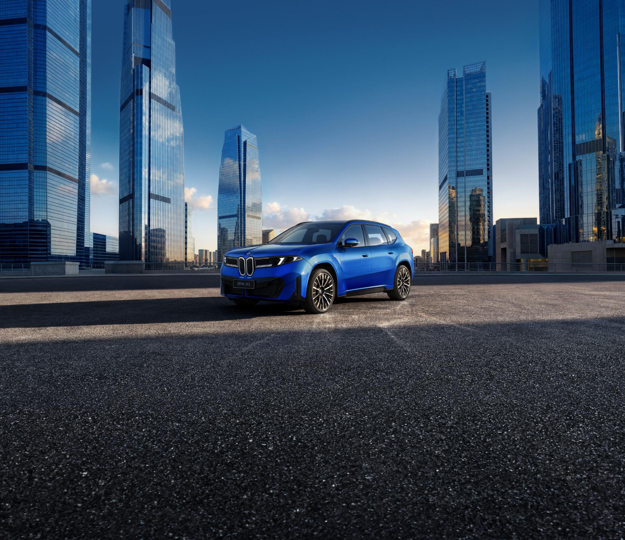 新世代BMW iX3长轴距版亮相北京车展，续航超900公里