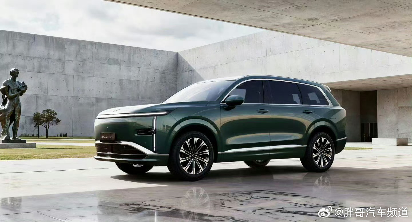 上汽通用五菱星光L官图发布，插混动力纯电续航280km