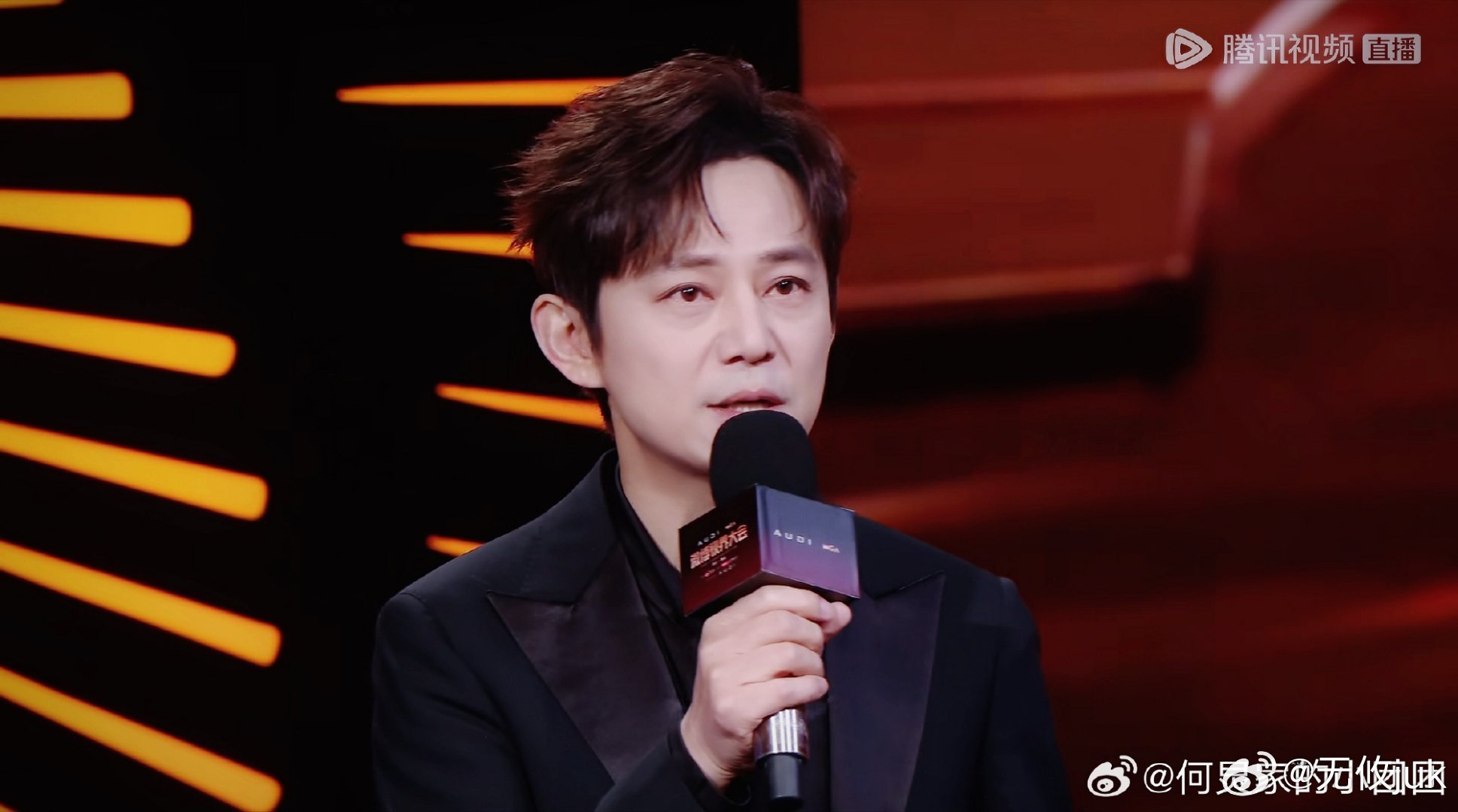 何炅评审席妙语逗笑华晨宇