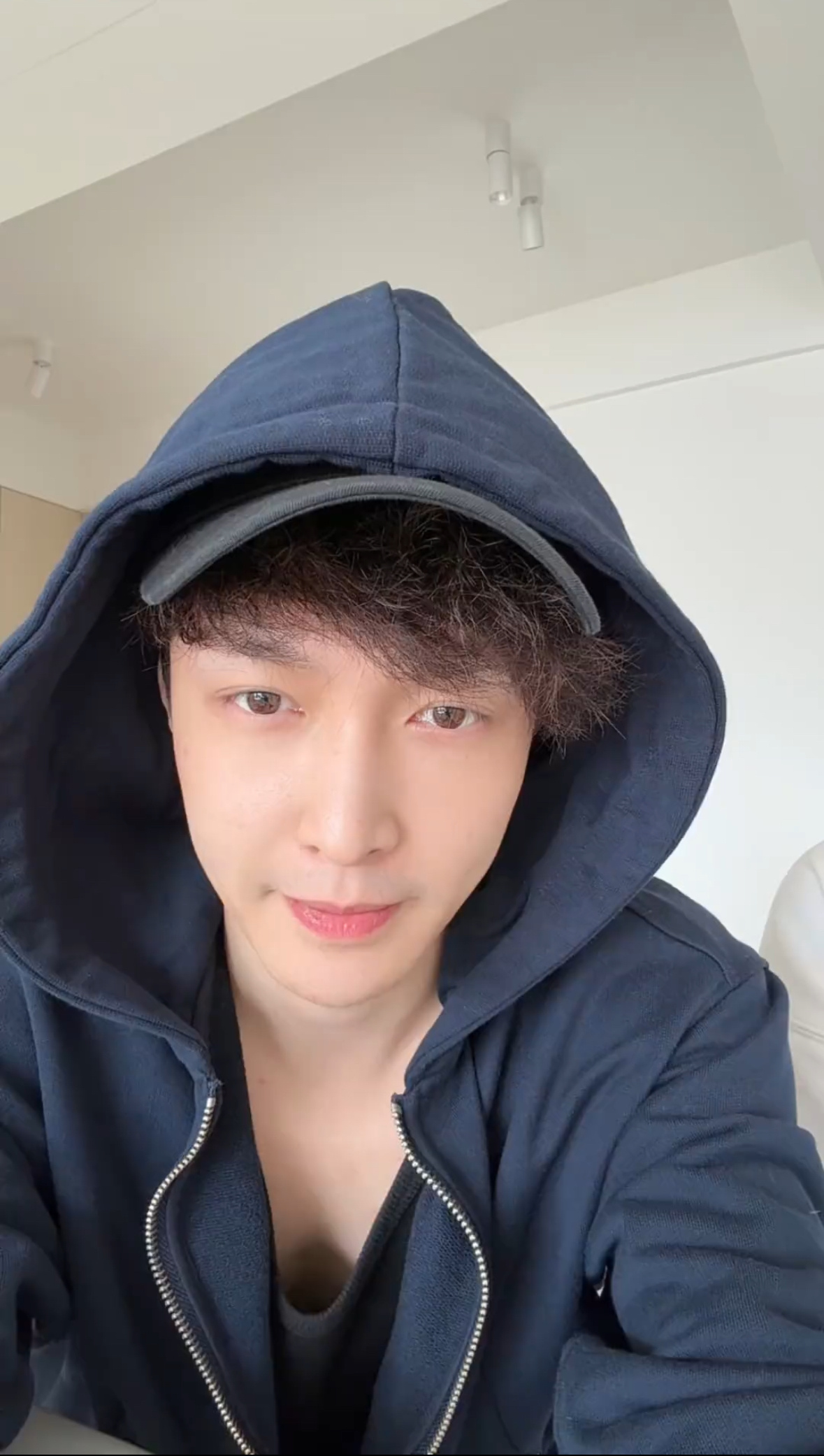 张艺兴新专辑闹天宫发布，蔡国庆称赞其太厉害