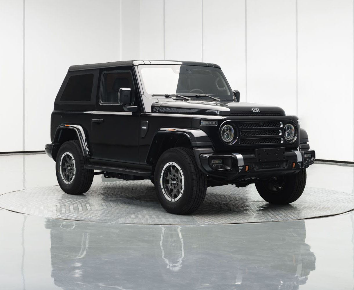 北汽制造212越野车T10亮相，双门可拆卸车顶设计