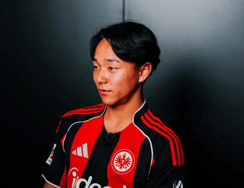 德甲法兰克福队为何重金押注19岁日本左后卫小杉启太？