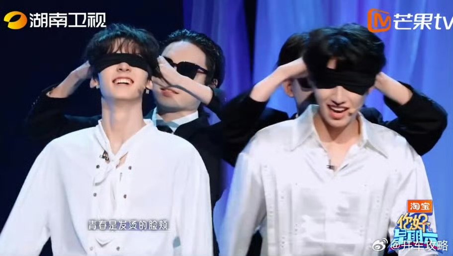 登陆少年雨中蒙眼挑战黑衣人精准走位