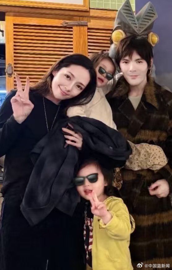 向佐晒全家福为父亲庆生，发文表爱意