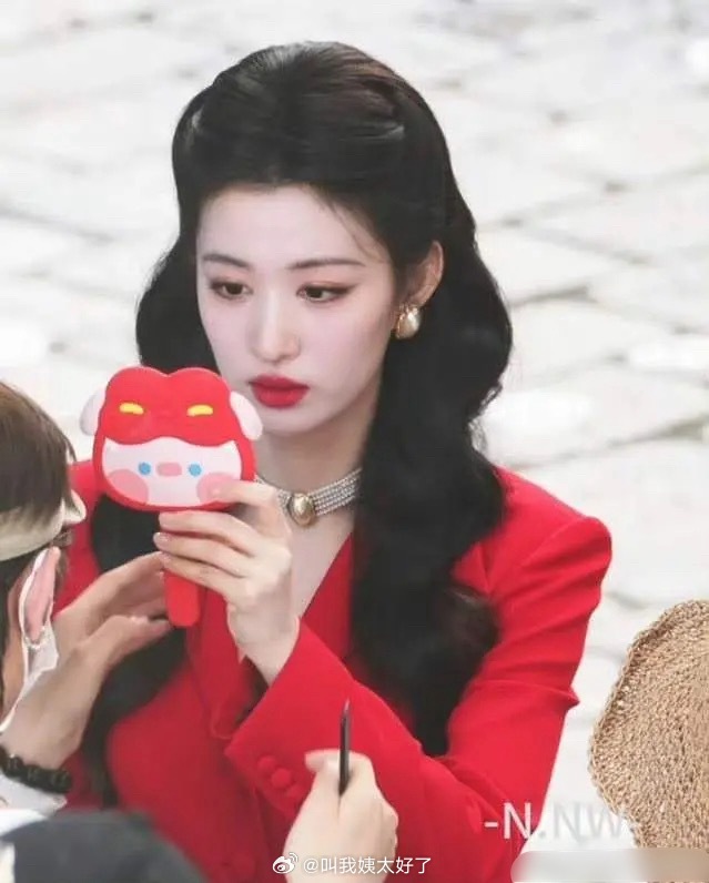 王楚然被问及家中镜子数量引发讨论