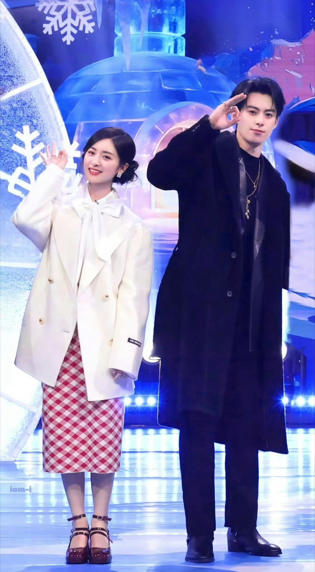 王鹤棣沈月重现流星花园经典吻戏，菜寺场CP售后引热议