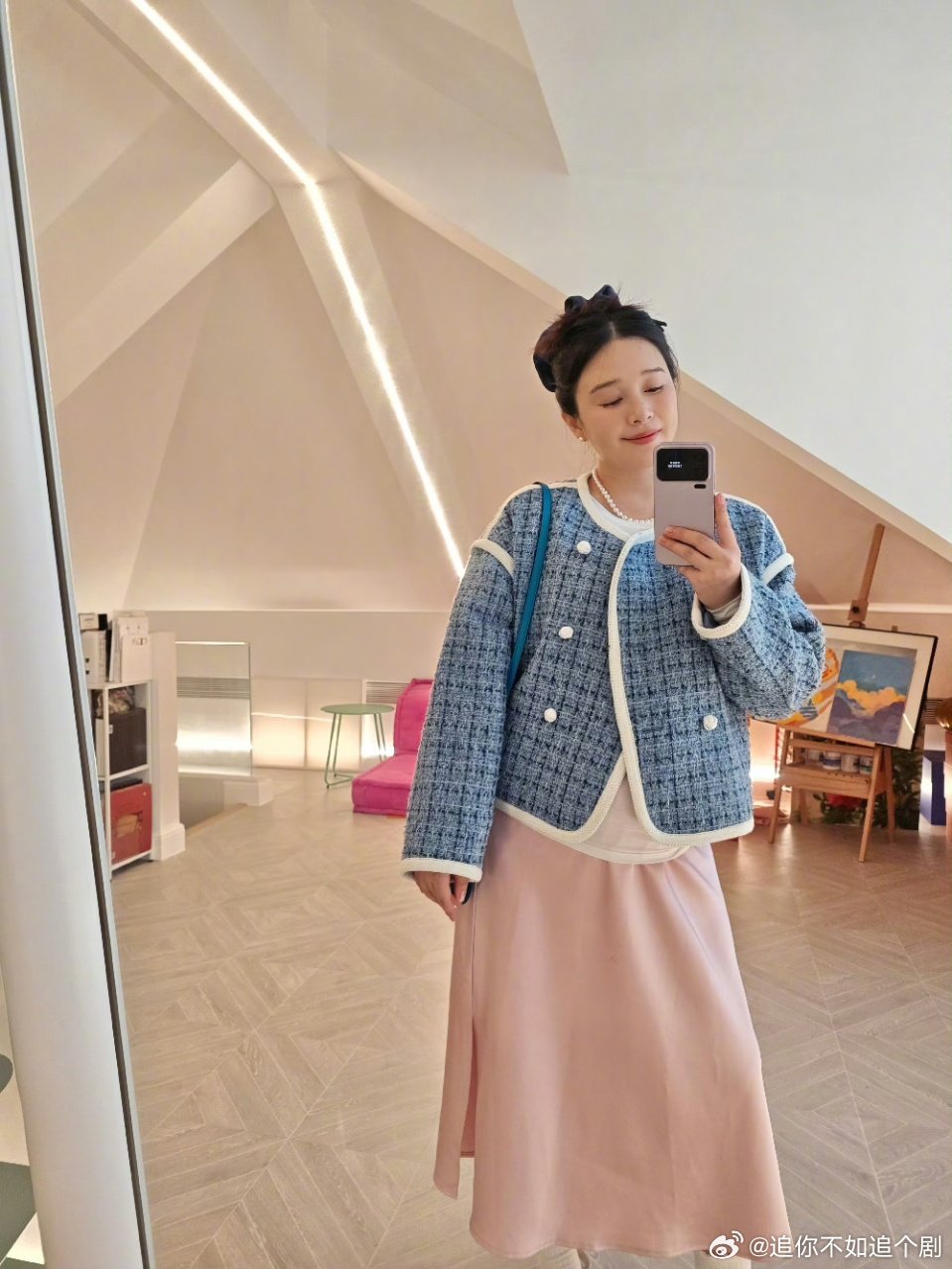 阚清子孕肚明显现身产检