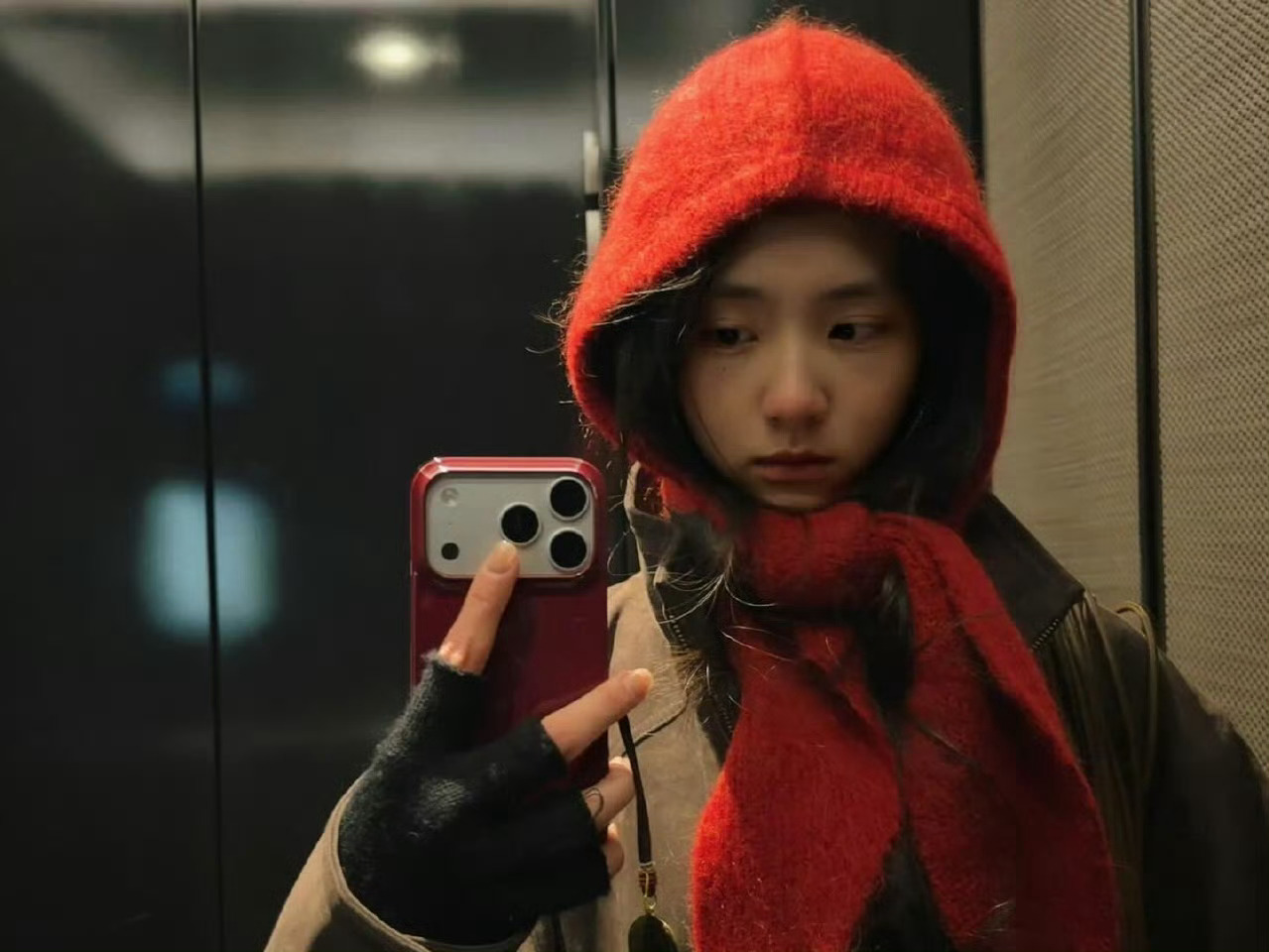 黄多多庆生自拍曝光，气质温柔颜值获赞