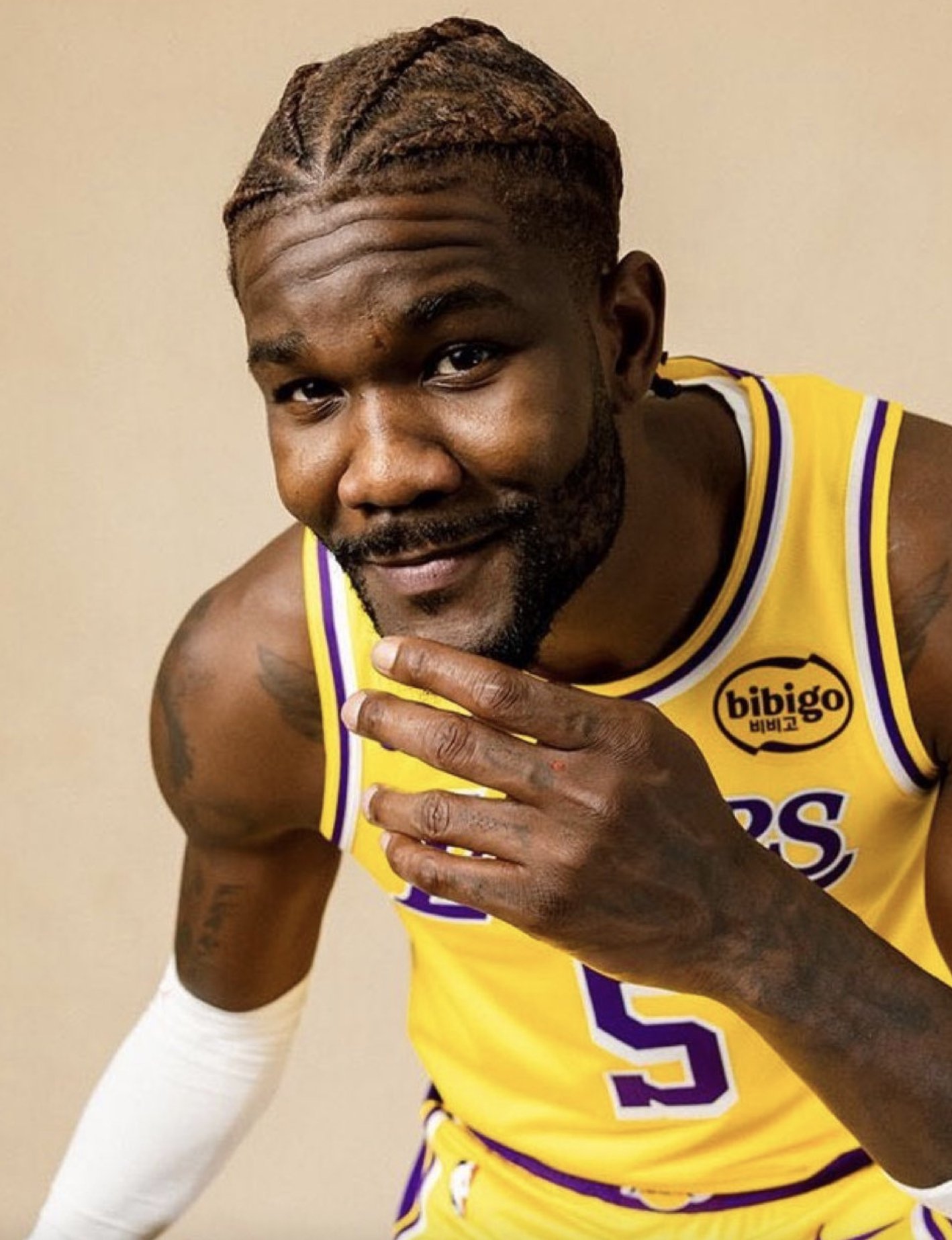 艾顿对阵六大内线7胜0负，场均18+10命中率72%