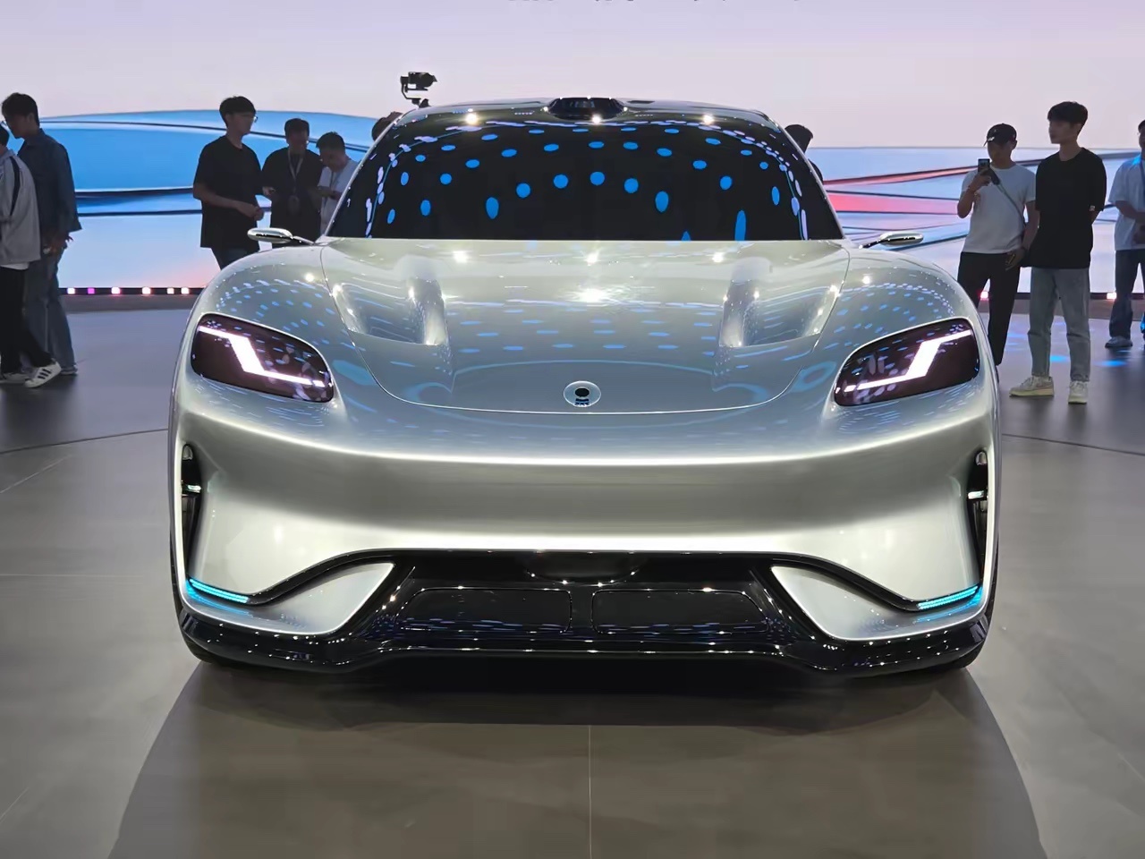 赛力斯发布新品牌赛豆汽车概念车正脸图