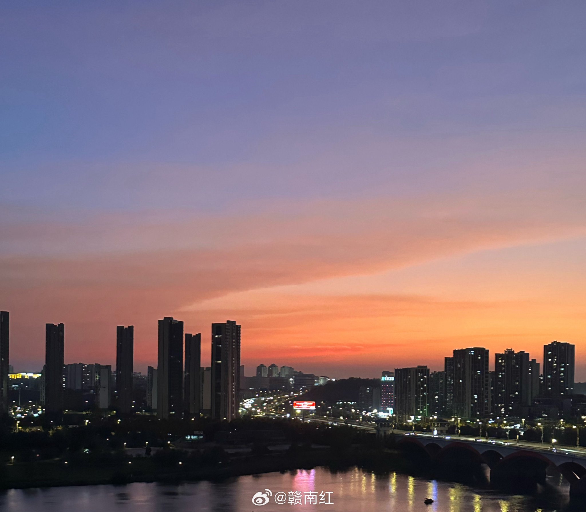 强生爽身粉致癌案判赔110亿元，孙丞潇冰岛求婚金莎