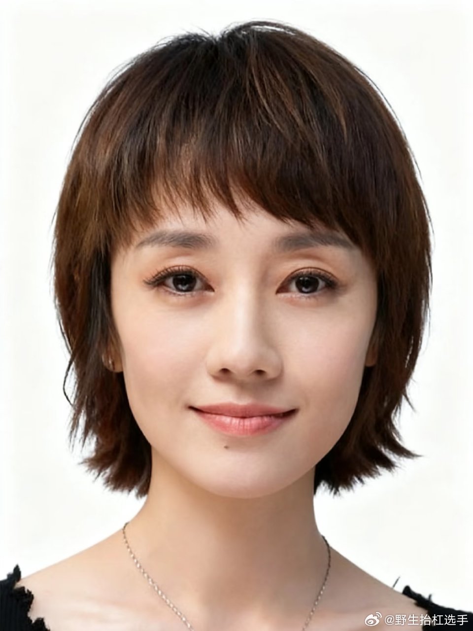 马伊琍袁泉合照引热议，贺涵陷感情纠葛