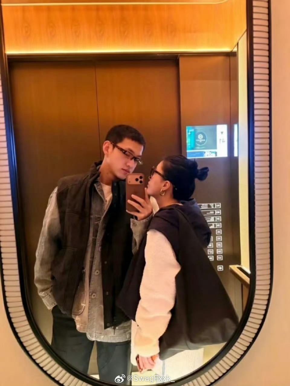 李嘉格与新男友晒自拍秀恩爱