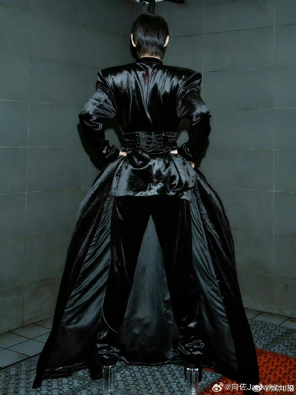 向佐男装女装混搭亮相时尚盛典